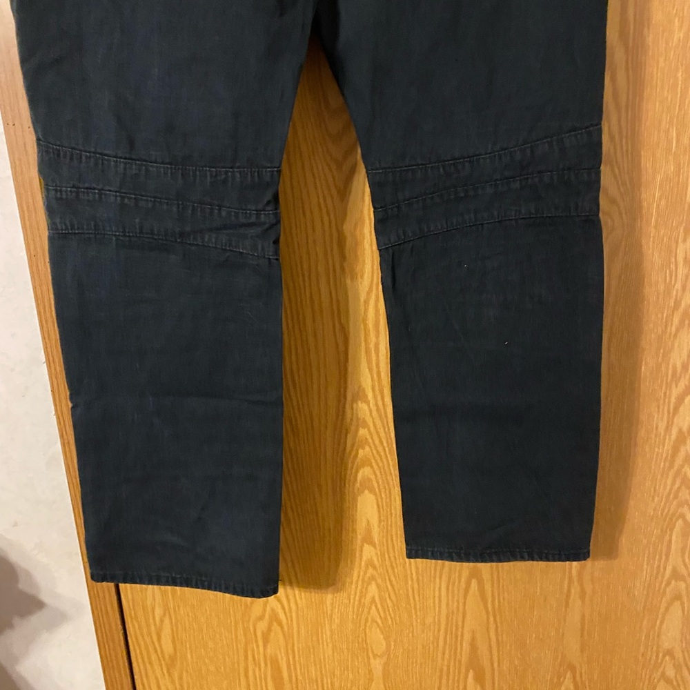 Sleek Black Cargo Pants with Straight Leg - Picture 6 of 7